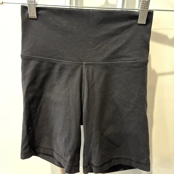 TNA Jet Black Women's Bike Shorts - Picture 1 of 3